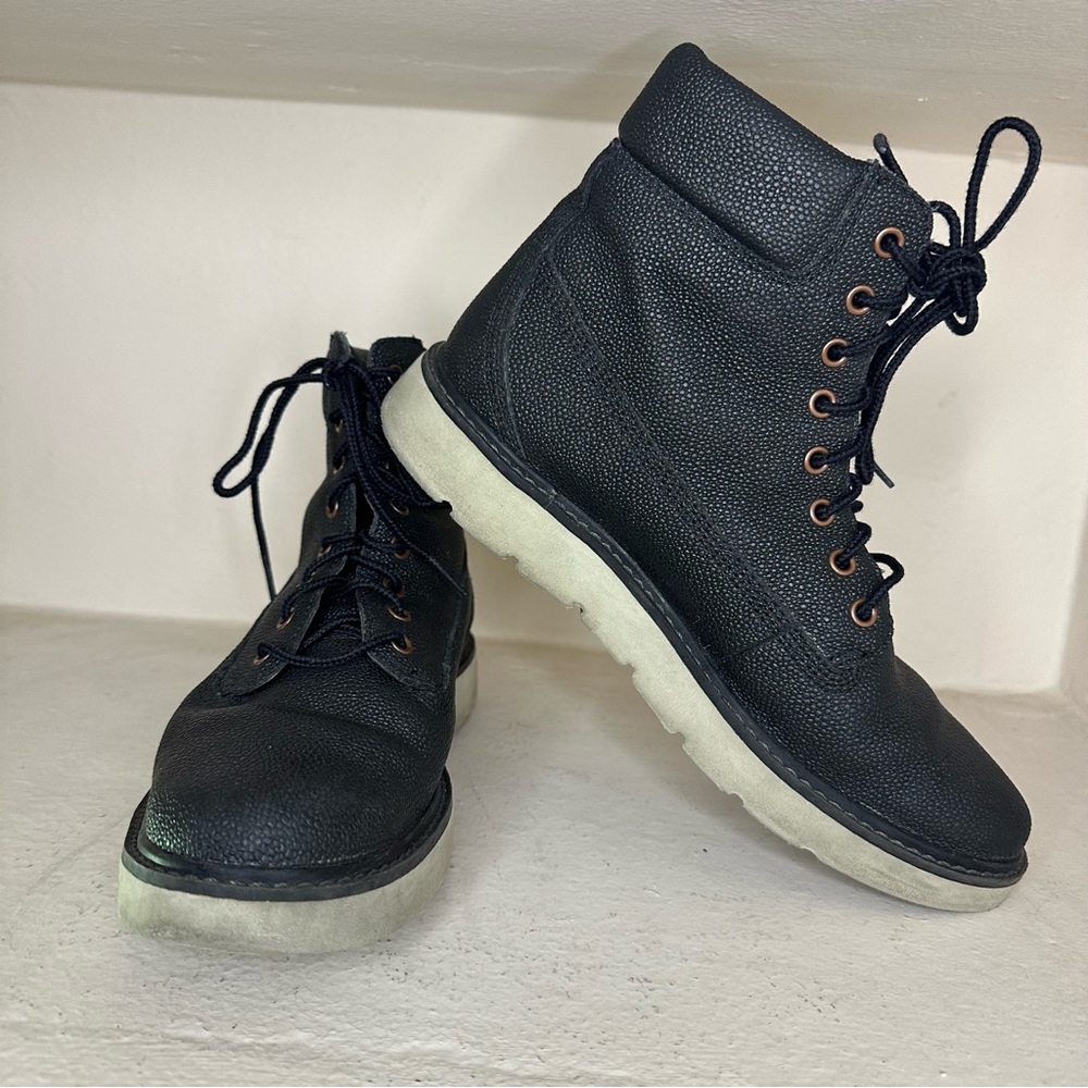 Timberland Kenniston 6” lace up boots - Women’s size 7.5